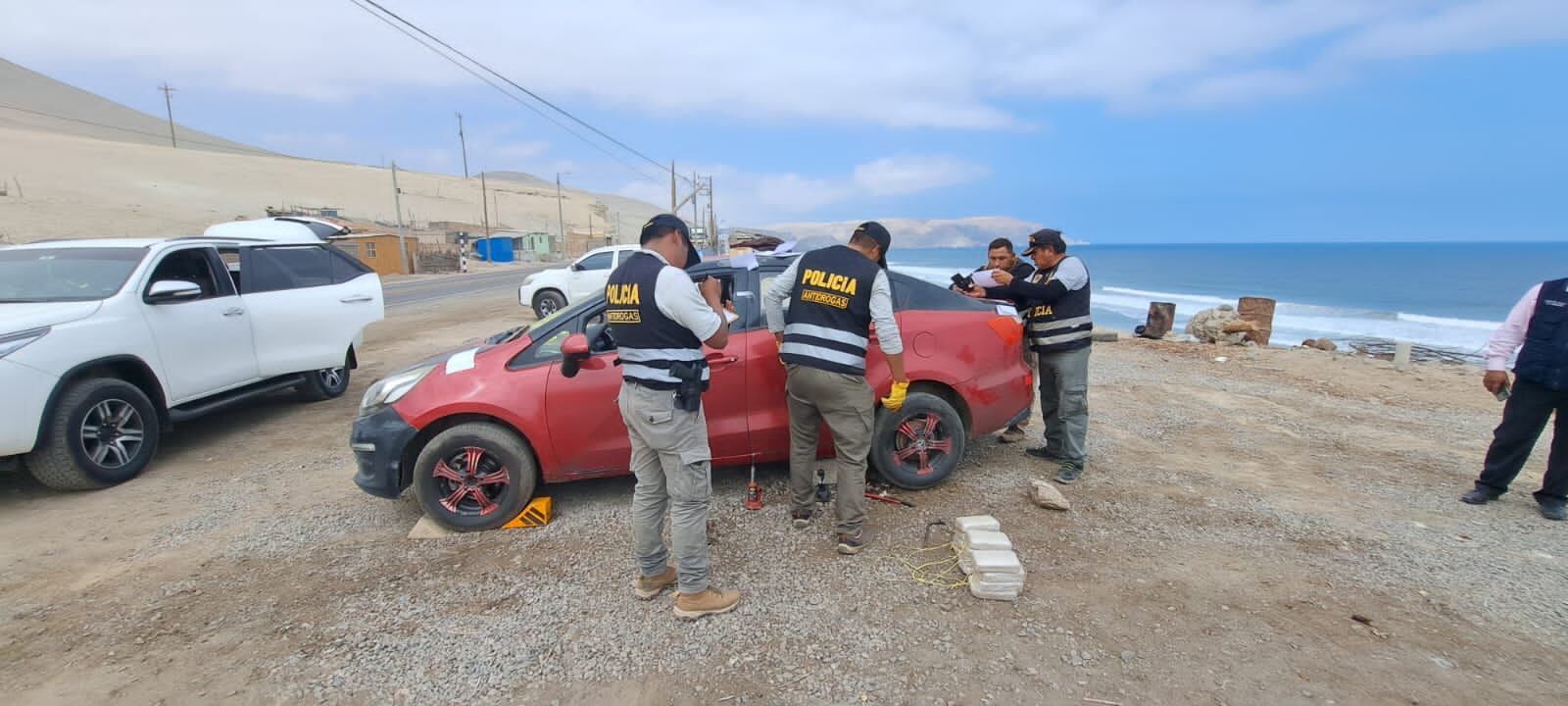 Los sospechosos se movilizaban en un auto (Foto: GEC)