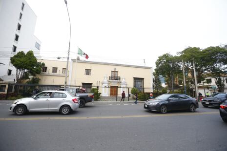 Embajada de México suspendió su atención al público tras ruptura de relaciones con Perú