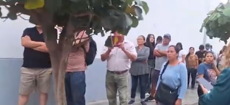 Colegio Virgen de la Asunción abrió puertas a las 7:20 a.m. tras retrasos en San Juan de Miraflores