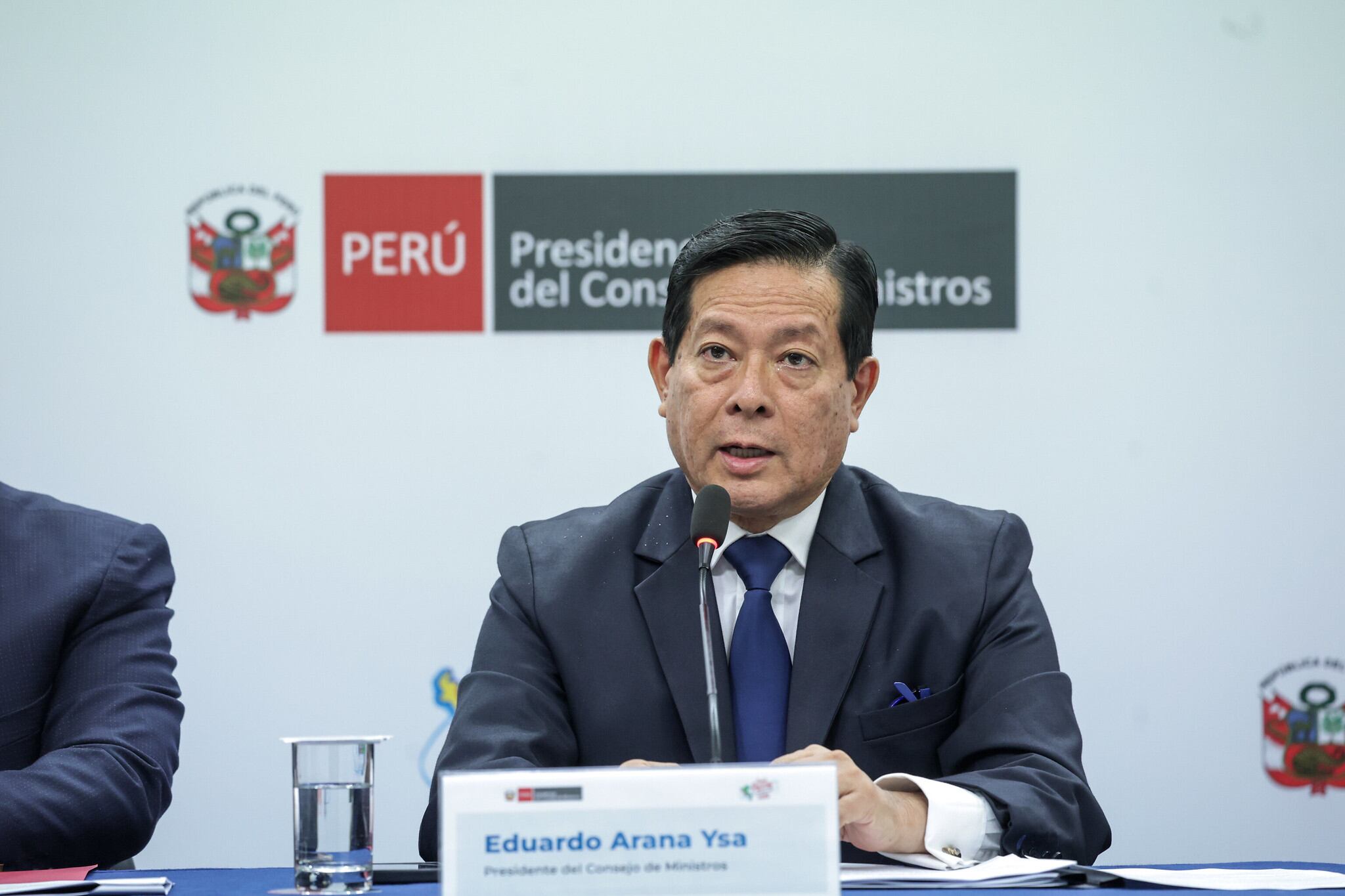 Disputa por el cargo de la fiscalía de nación. Según el premier, el gobierno se mantuvo a la expectativa en espera de una solución institucional en el Ministerio Público. Ahora, insta a Espinoza a acatar la resolución del 12 de junio. (Foto: PCM)