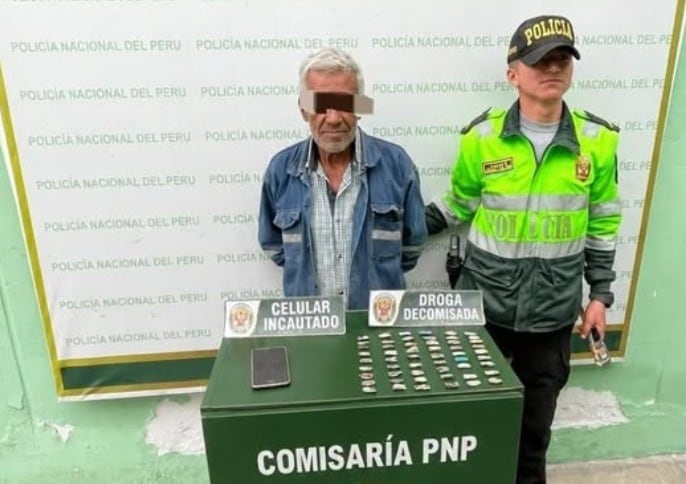 Detienen a pasajero con 54 ketes de PBC durante operativo en microbús Chincha-Pisco