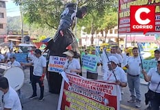 Rata gigante lidera protesta de trabajadores municipales contra alcalde de Chanchamayo