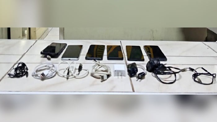 Personal del Inpe incursionó de manera sorpresiva en los pabellones 2 y 15, donde encontraron estos dispositivos. Se presume que los usaban para extorsionar y dirigir otros delitos.