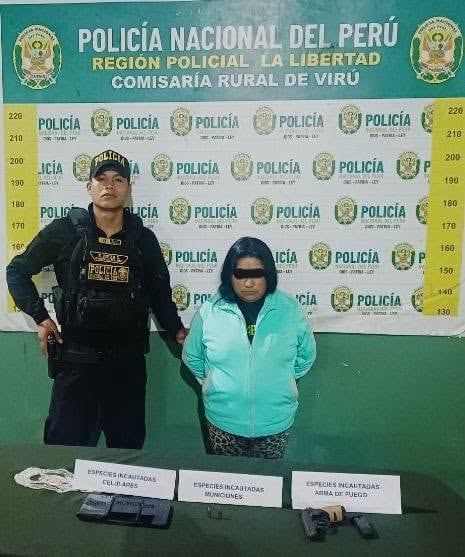 Según la Policía, ella tendría una estrecha relación con “Coco” o “Chato” otro supuesto miembro de la organización delictiva. En la casa de la mujer se encontró un arma de fuego.