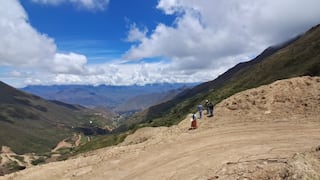 Obra de carretera paralizada representa grave peligro en el distrito de Cayrán