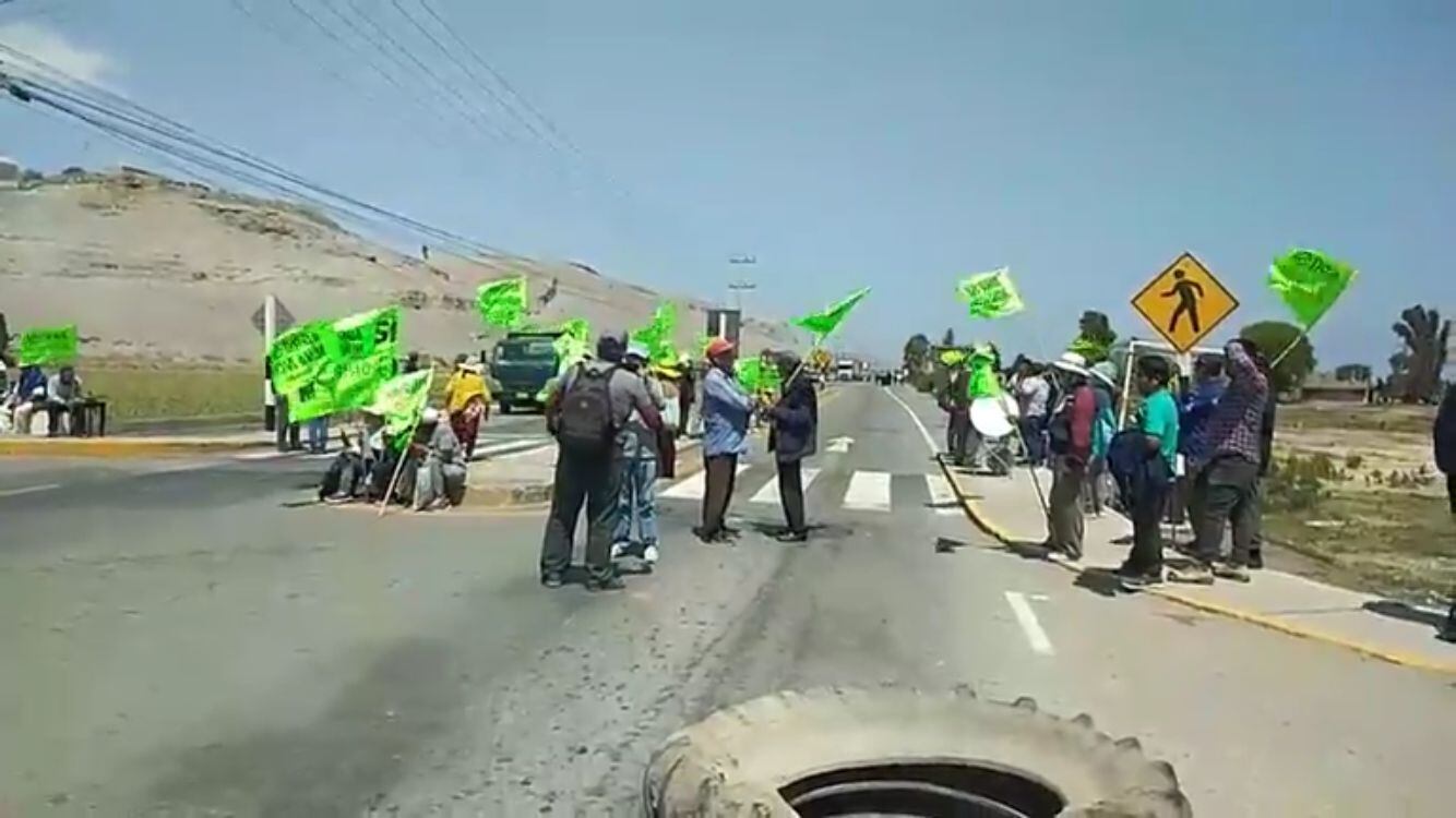 Segundo día de movilización en el valle de Tambo. (Foto: Captura)