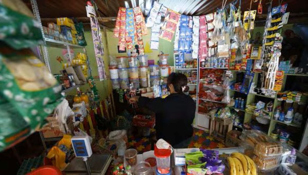Daniel Hermoza, director de Mypes Unidas del Perú, advirtió que las lluvias generarían bloqueo de carreteras y desabastecimiento de productos. Los precios se elevarían y afectaría a la población. Las bodegas, panaderías, farmacias, entre otros negocios, serían golpeados. Por ello, solicitarán un crédito de garantía al Estado.