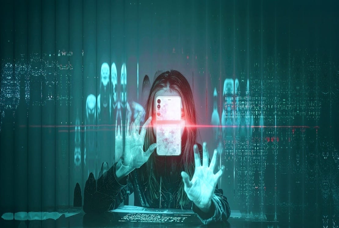 Activaciones inesperadas de la cámara, sobrecalentamiento, consumo excesivo de batería y aplicaciones desconocidas pueden ser señales de alerta. Se recomienda revisar permisos, actualizar el sistema y evitar descargas inseguras.