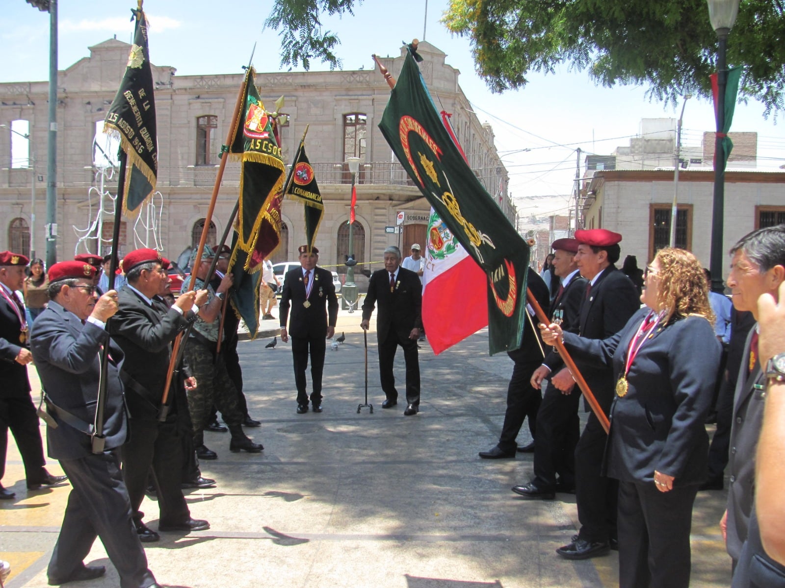 Estuvieron también los policías retirados para el desfile marcial y reencuentro con sus compañeros de armas. (Foto: Julio Chatta)