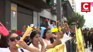 Farmacéuticos protestan frente al Congreso por proyecto de ley sobre medicamentos genéricos