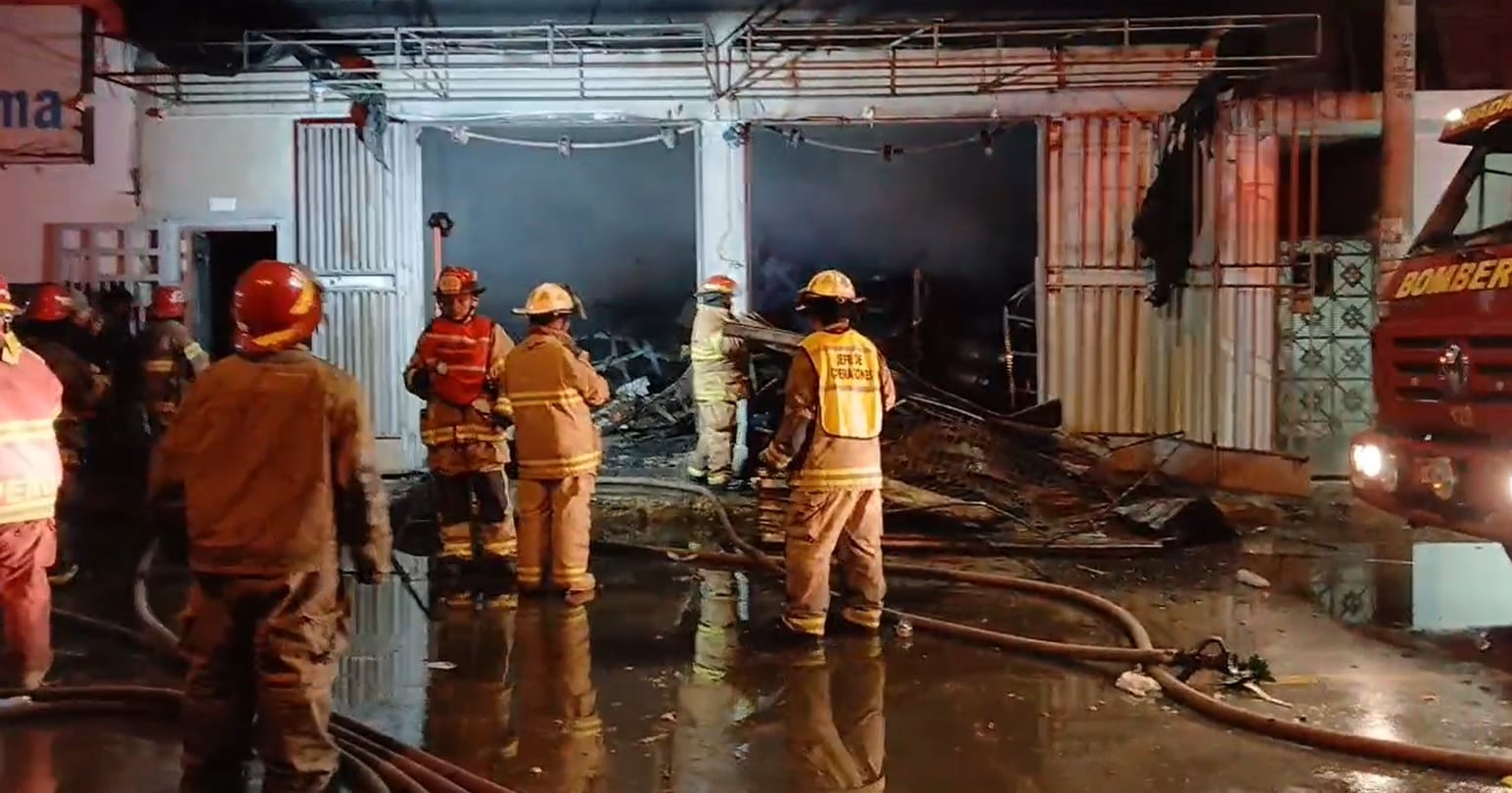 Compañías de bomberos de las provincias de Pacasmayo y Chepén atendieron la emergencia.