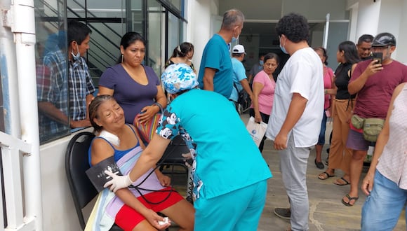 Familiares y pacientes protestaron en el Hospital Cayetano Heredia y Gobierno Regional  debido a que las clínicas han suspendido los tratamientos de hemodiálisis por la deuda