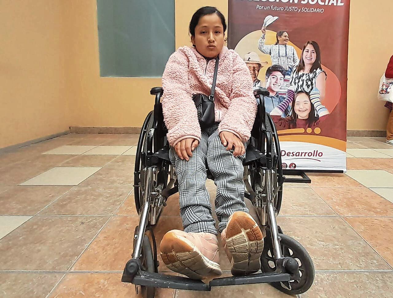 Katherine Chura quiere ayudar a su madre en todo. Foto: GEC.