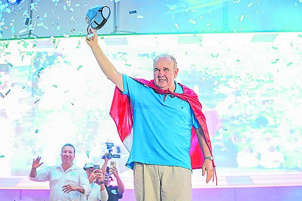 Líder de Renovación Popular cuestionó a los partidos dirigidos por César Acuña y José Luna. También expuso sus propuestas de campaña.