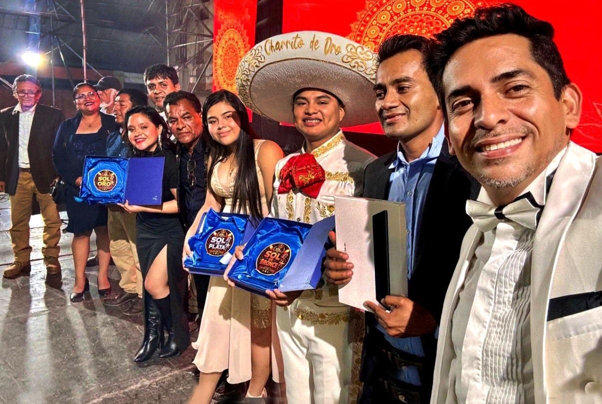 Ganadores del Festival de la canción Sol y Canto realizado en La Unión.