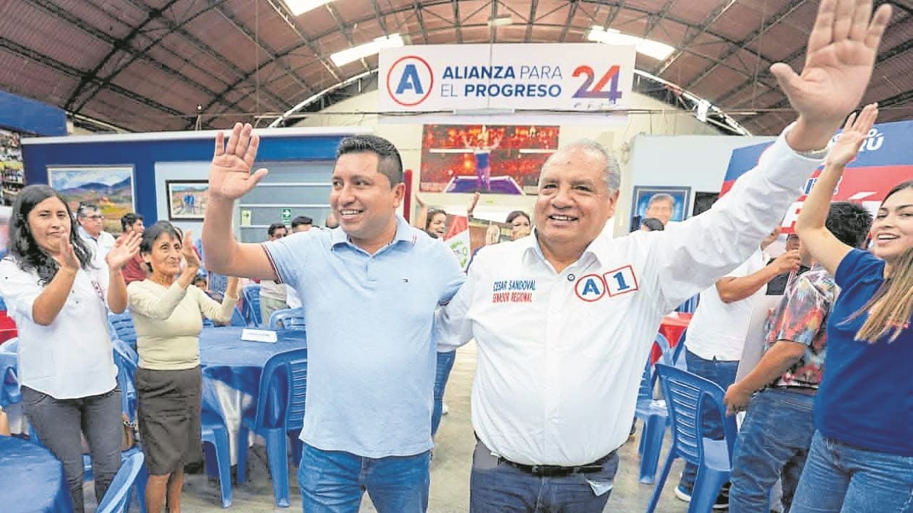 Apepistas César Sandoval y Martín Namay salieron en defensa de su líder, quien fue calificado por el aprista Enrique Valderrama como el “cáncer de la política”.