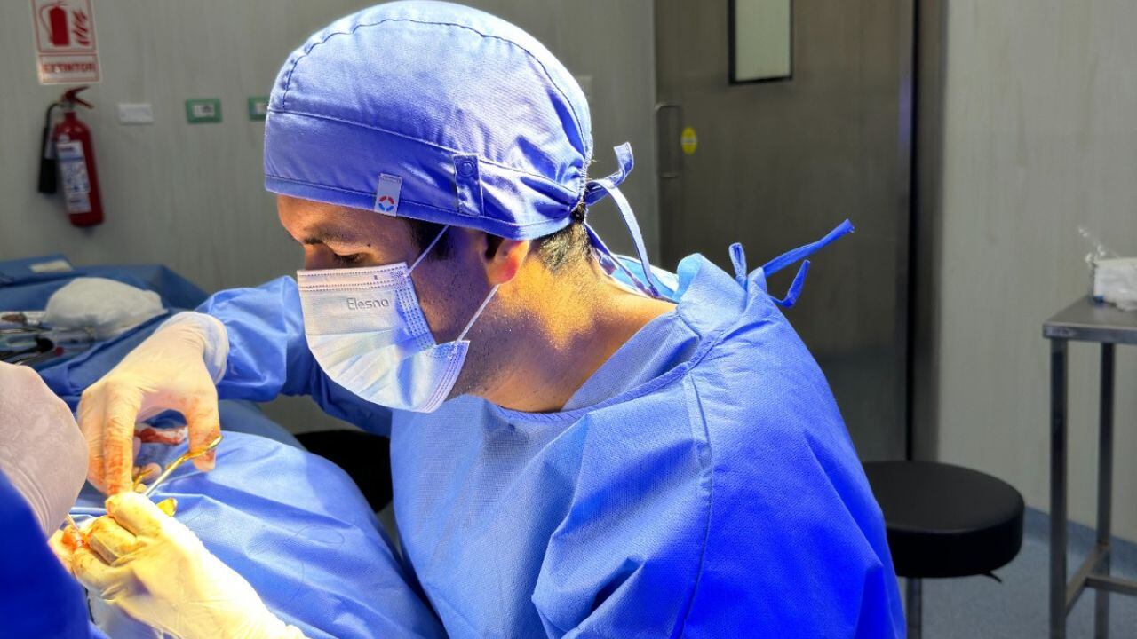 Luis Gerardo Sandoval Ortiz se graduó como médico en el 2014, en la UPAO. Desde entonces, ha tenido una carrera ascendente, al punto de llegar a ejercer su profesión en Países Bajos.