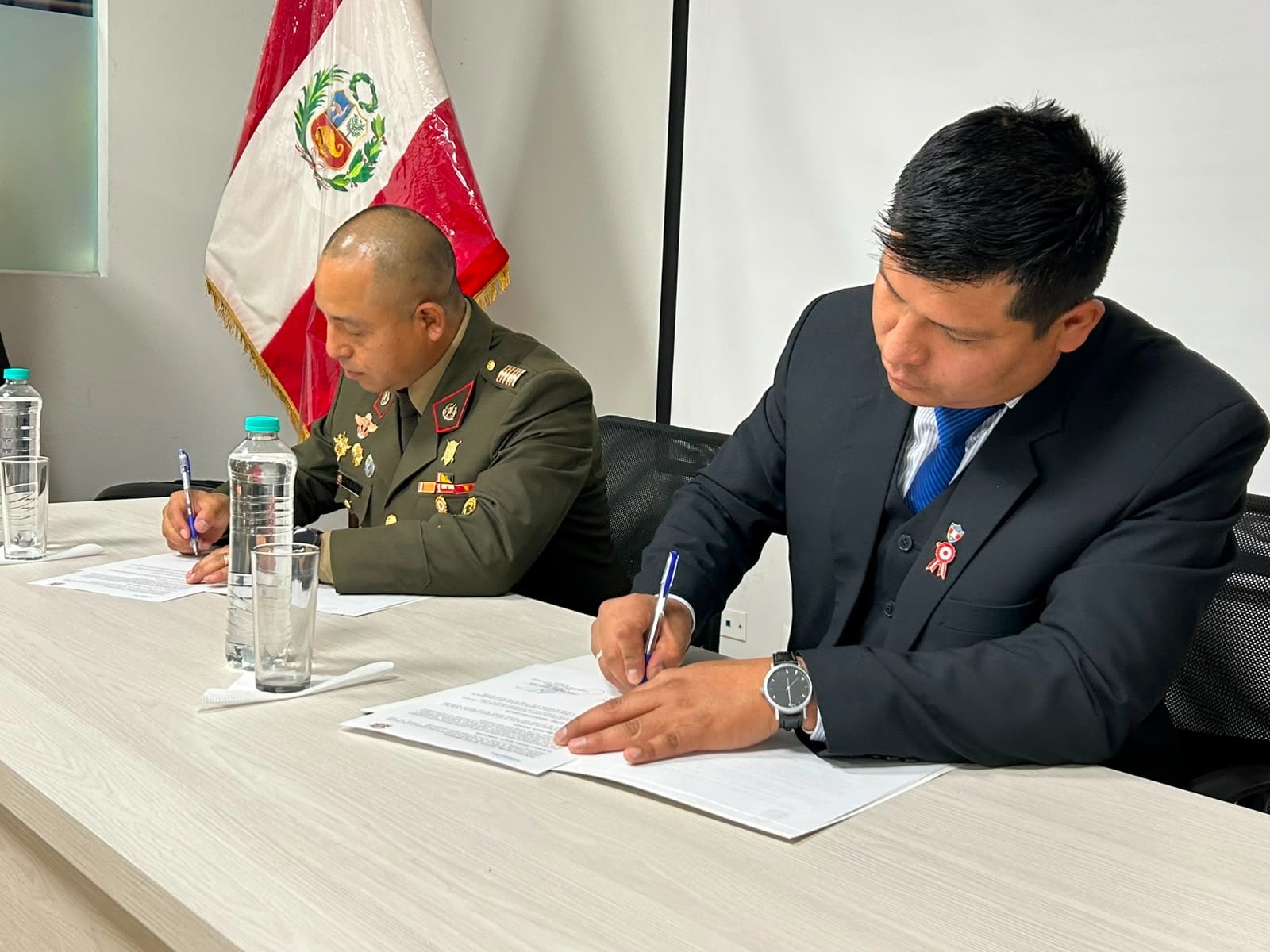 Hospital Municipal de Arequipa y Militar firman convenio para hacer atenciones conjuntas