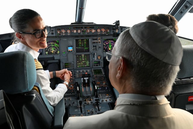 This handout photo taken on September 28, 2026 and released by the Vatican press office, Vatican Media, shows Air France pilot Clemence Coussonneau (R) and her co-pilot speaking with Pope Leo XIV in their Airbus A320 aircraft cockpit prior to land at the Metz�Nancy�Lorraine Airport in Metz, northeastern France, on the last day of th Pope visit to France. (Photo by Simone Risoluti / VATICAN MEDIA / AFP) / RESTRICTED TO EDITORIAL USE - MANDATORY CREDIT "AFP PHOTO / Simone RISOLUTI / Vatican Media " - HANDOUT - NO MARKETING NO ADVERTISING CAMPAIGNS - DISTRIBUTED AS A SERVICE TO CLIENTS