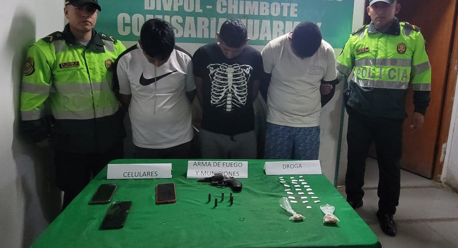 Policía interviene a presuntos integrantes de banda “Los Malditos de Chimbote” con arma de fuego y droga.