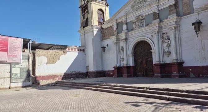 Escombros quedaron regados en el recinto religioso luego del temblor que remeció la región y también se sintió en Lima.