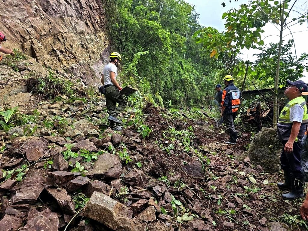 Dos víctimas mortales por deslizamiento de tierra