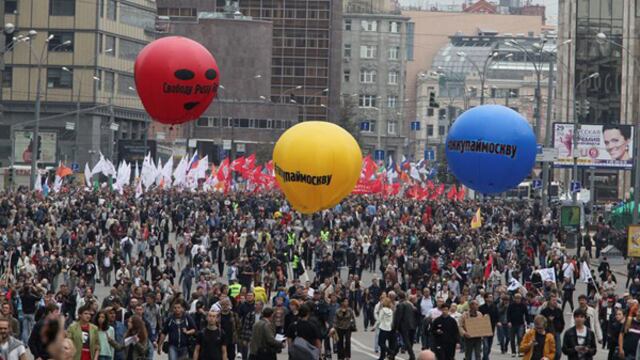 Rusia: Miles marchan pidiendo la dimisión de Putin