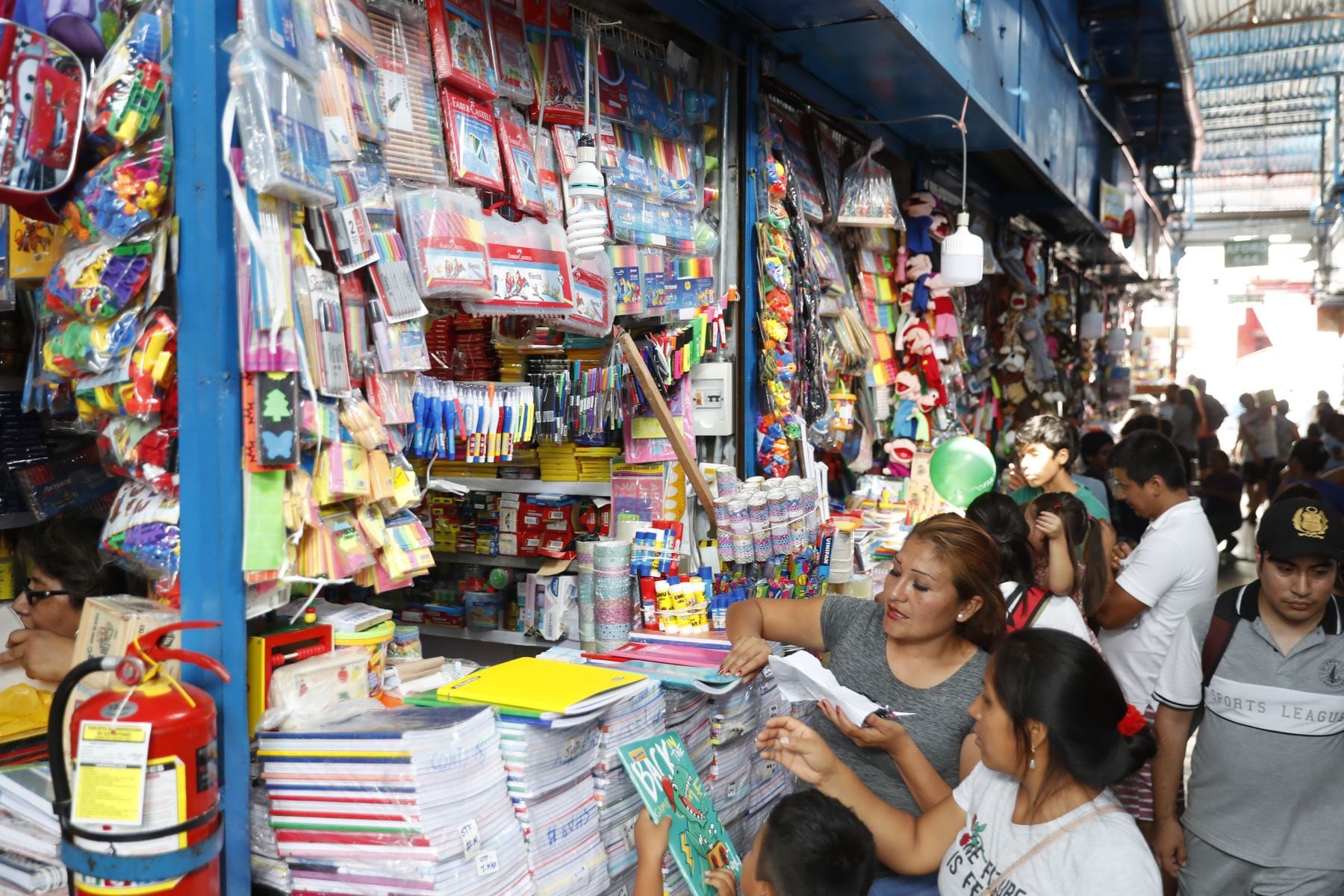 El inicio del año escolar implica matrículas, pensiones y útiles. Una planificación adecuada ayuda a evitar desbalances y deudas innecesarias.