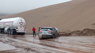 Tacna: Vehículo queda atollado debido a huaico en la carretera Costanera Sur