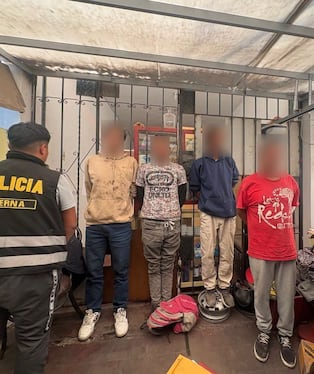 Tres de los detenidos son peruanos y uno de ellos es extranjero (Foto: PNP)