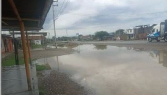 Calles del distrito de Olmos resultaron inundadas.