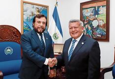 César Acuña intentó vender la idea de que viajó a El Salvador como gobernador de La Libertad, pero lo hizo como representante de la UCV