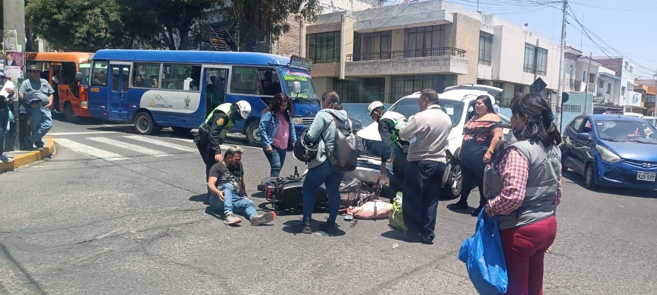 Los extranjeros se encontraban repartiendo almuerzo en el Cercado de Arequipa. (Foto: GEC)