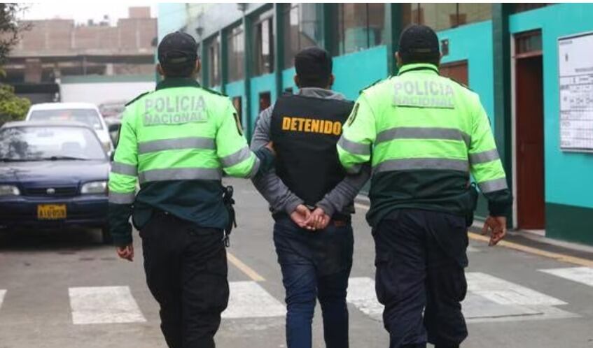 En la lista figuran mujeres que han sido enviadas a los penales porque cobraban coimas de entre S/500 y S/2,000 e, incluso, por Yape. Al respecto, el especialista Guillermo Chang dijo que en las escuelas deben graduar solo a los policías que sean idóneos y que el gobierno debe hacer ajustes en sus planes de estudios.