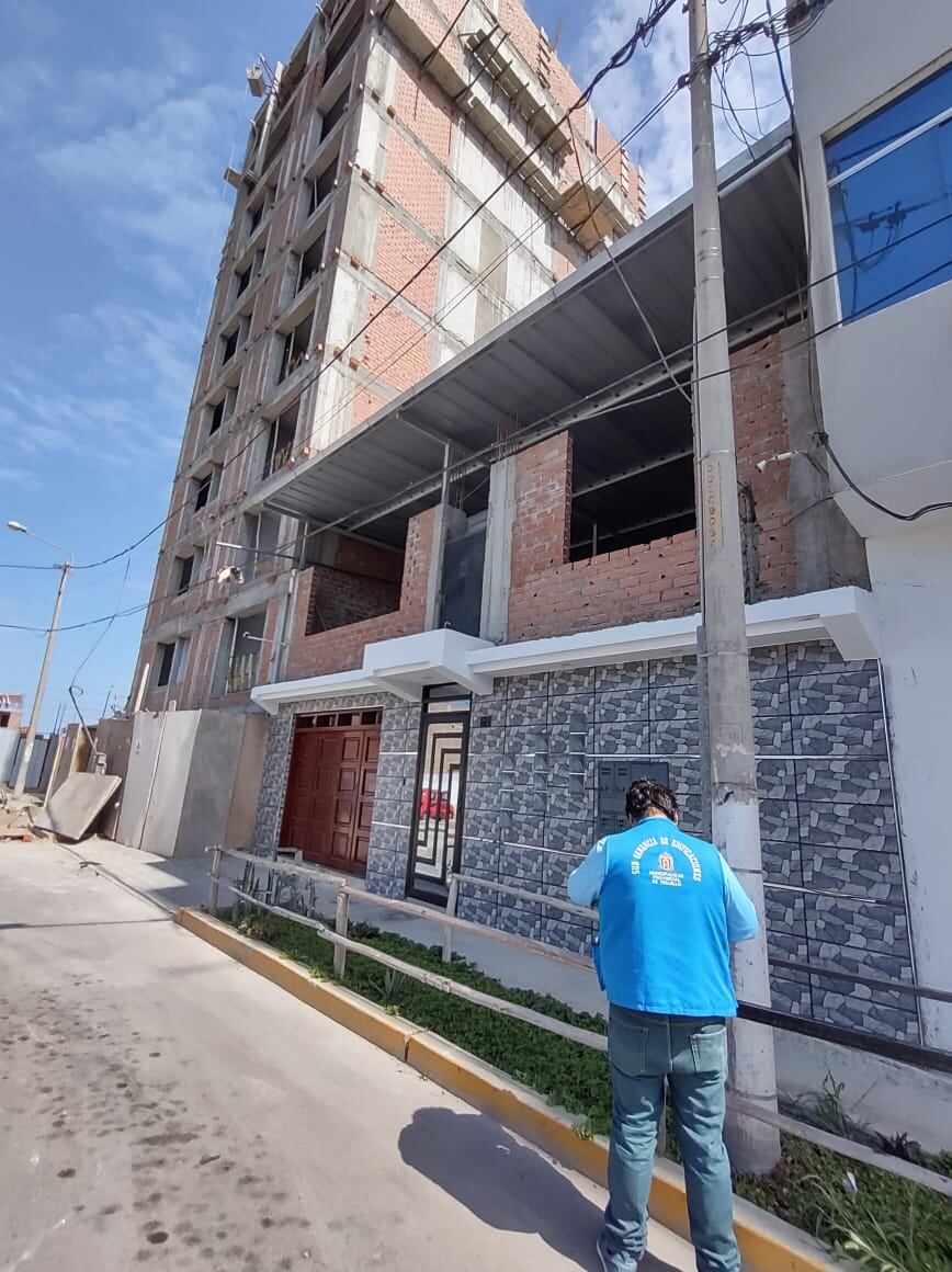 Propietarios no contaban con ningúna documentación por lo que se procedió a dejar las notificaciones para regularicen esta situación.