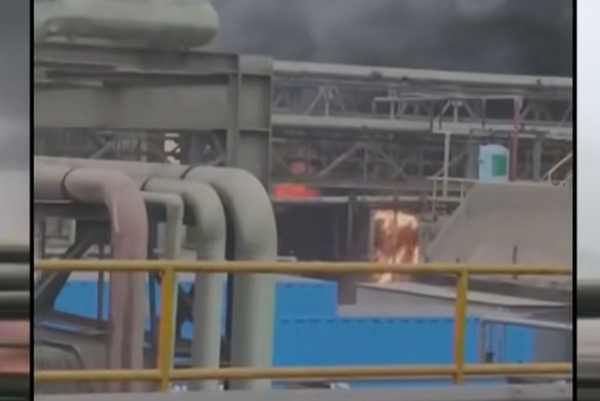 El fuego se registró en equipos eléctricos de la planta operada por Nexa Resources y fue controlado por los bomberos tras activarse los protocolos de emergencia.