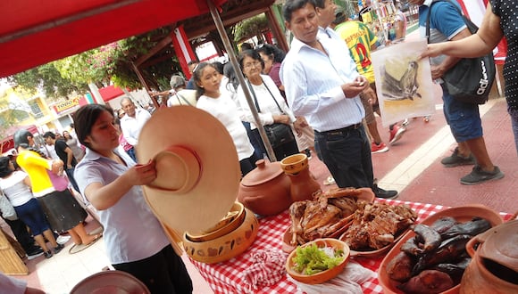 Se clausuró Feria artesanal y gastronómica por Fiestas Patrias en la Heroica Villa.