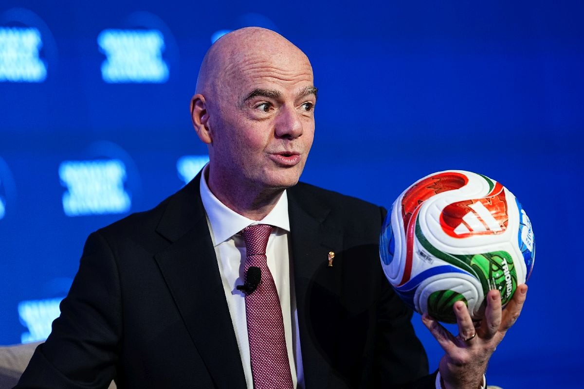 La confederación europea calificó de “irresponsable” el proyecto impulsado por la FIFA para crear una sociedad comercial con participación de capital privado. El organismo presidido por Gianni Infantino defendió la iniciativa como una vía para aumentar los ingresos destinados al desarrollo del fútbol. (Fotógrafo: Aaron Schwartz/Bloomberg)