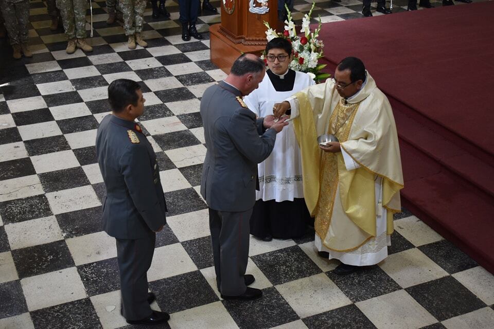 Militares chilenos que arribaron a Tacna para saludar al Perú asistieron al oficio religioso. (Foto: Difusión)