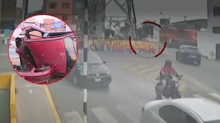 Callao: taxi choca contra tren en Carmen de la Legua y conductor queda atrapado
