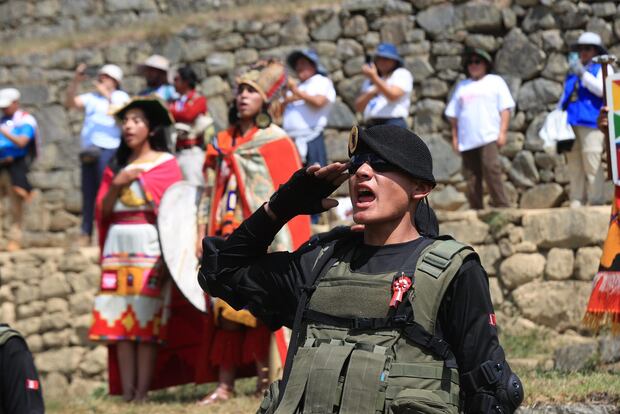 For the first time, they raise the Peruvian flag and march in the middle of Machu Picchu (PHOTOS) For the first time, they raise the Peruvian flag and march in the middle of Machu Picchu (PHOTOS)