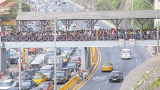 Bajada de los Baños colapsó en Año Nuevo: Bañistas temen por desbordes en puente peatonal