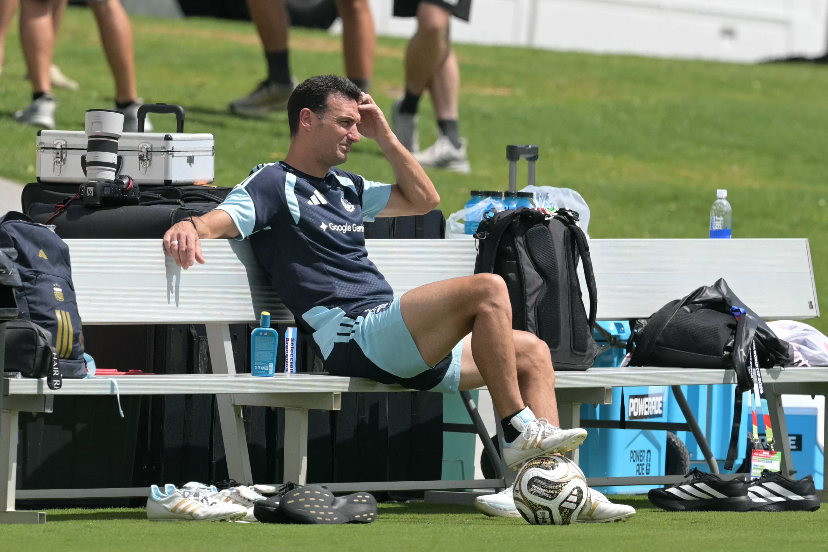Entrenador de Argentina, Lionel Scaloni, durante la sesión de entrenamiento en Atlanta. (Photo by JUAN MABROMATA / AFP)