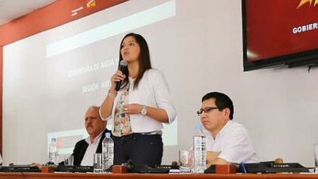 Gobernadora de Arequipa califica de lacra a funcionarios de Lima (VIDEO)