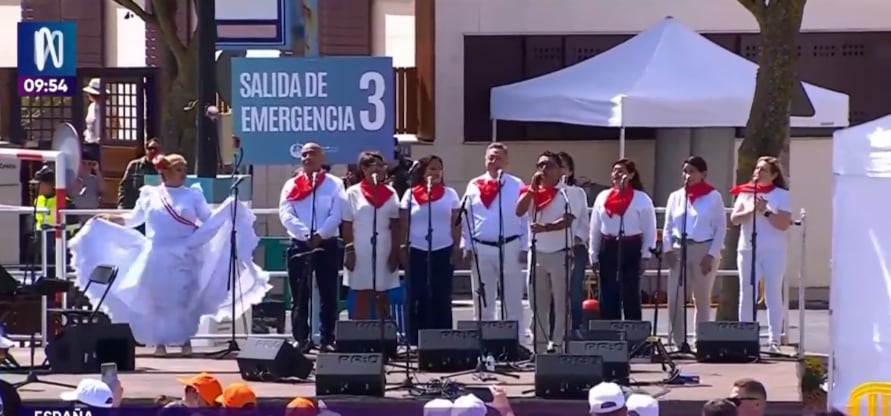 Grupo de compatriotas interpretó “Esta es mi tierra” tras una audiencia con el pontífice, en una muestra de afecto y orgullo nacional.