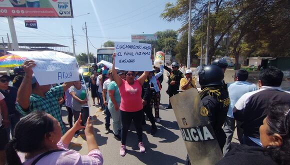 Los manifestantes resaltaron que ellos pagan el agua más cara del país al comprarles a los motofurgones.