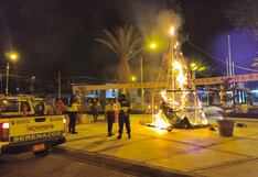 Manipulación de pirotécnicos incendió árbol de Navidad en Arequipa