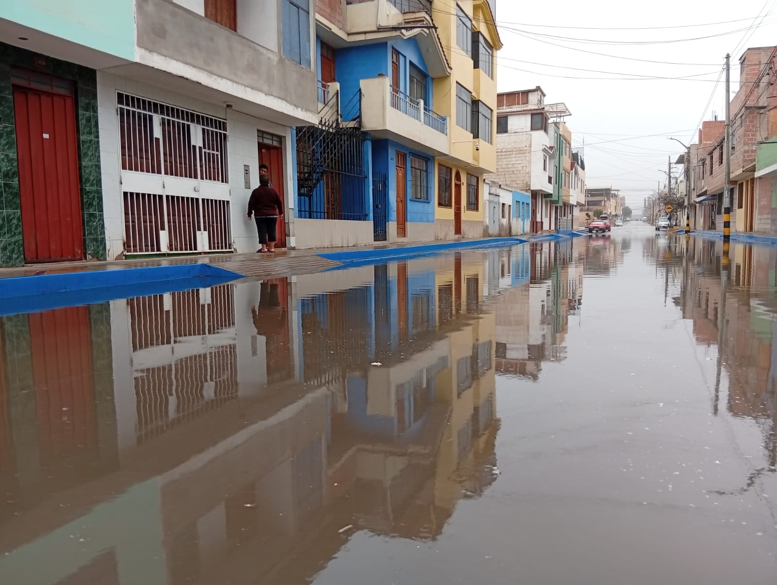 Calle 26 de Mayo en la junta vecinal Leoncio Prado termninó inundada. (Foto: Adrian Apaza)