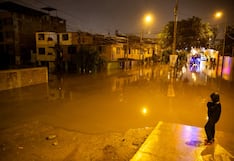 Fuertes lluvias provocan inundaciones en calles de Villa El Salvador (FOTOS)