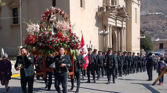 Tarma: Policía Nacional rinde homenaje a su patrona Santa Rosa de Lima